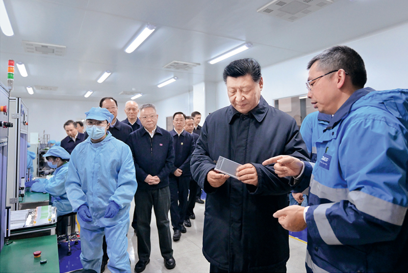 2024年3月18日至21日，中共中央总书记、国家主席、中央军委主席习近平在湖南考察。这是18日下午，习近平在中德合资企业巴斯夫杉杉电池材料有限公司考察。 新华社记者 谢环驰/摄